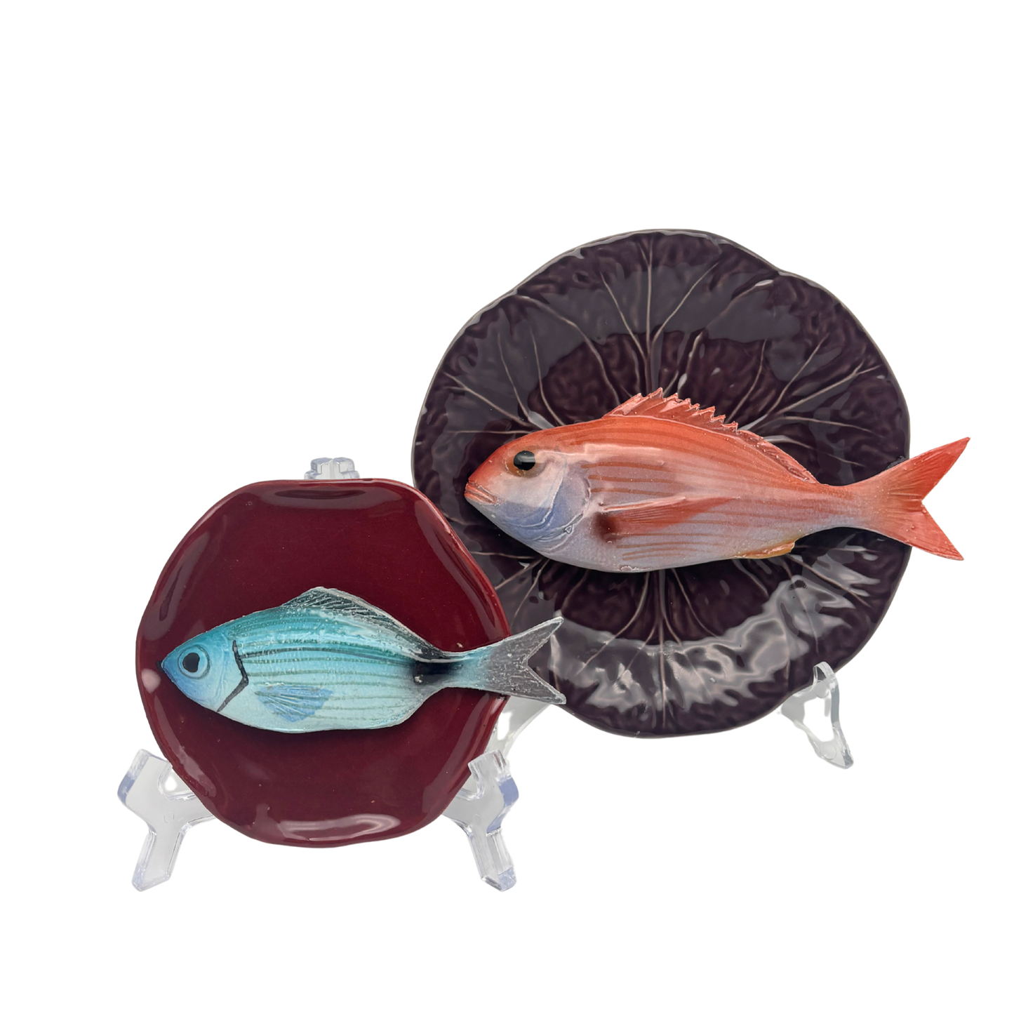 Pagro op een aubergine bladvormig bord, 27 cm