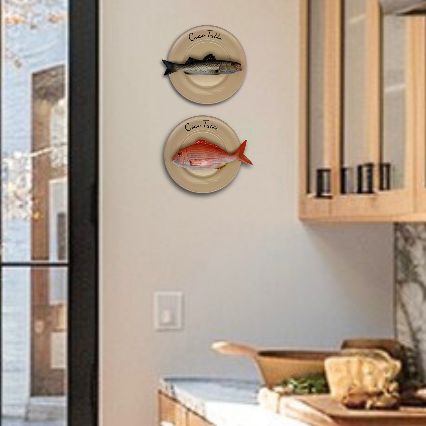 Spigola op camel/zand kleur bord "Ciao Tutti", 23 cm rond