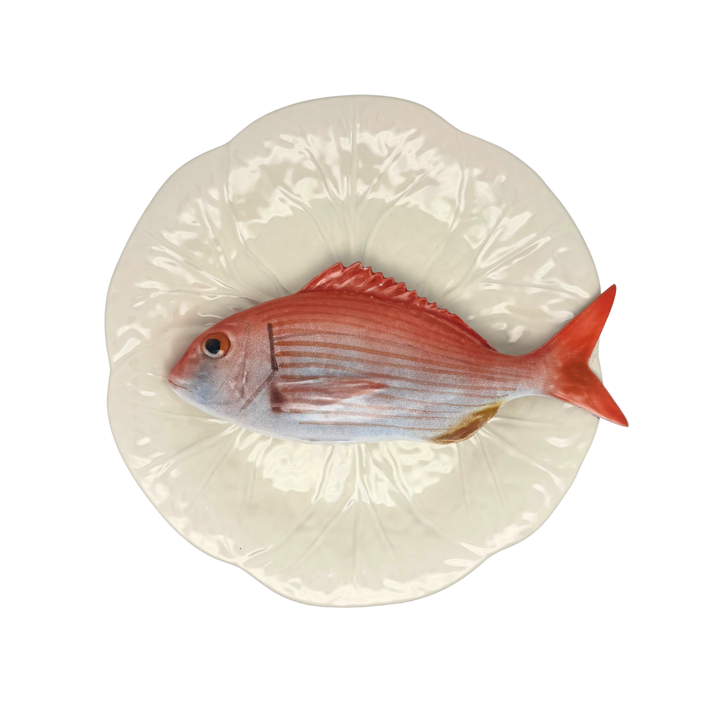 Pagro op een crème/wit bladvormig bord, 27 cm