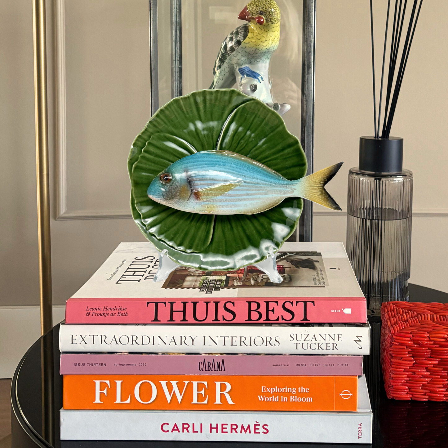 Orata medio op groen bladvormig bord, 20cm rond