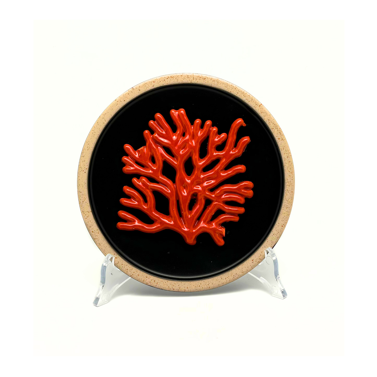 Koraal piccolo op zwart bord met lichte rand, 15cm rond