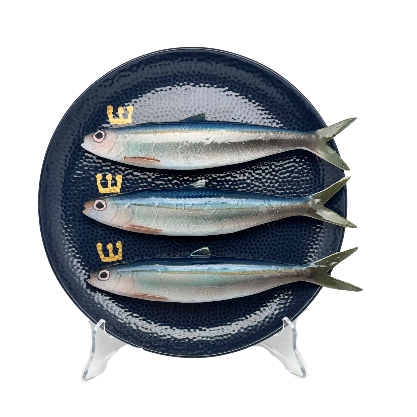 Haringen/Alaccia 3 stuks op donker blauw bord, 26cm rond