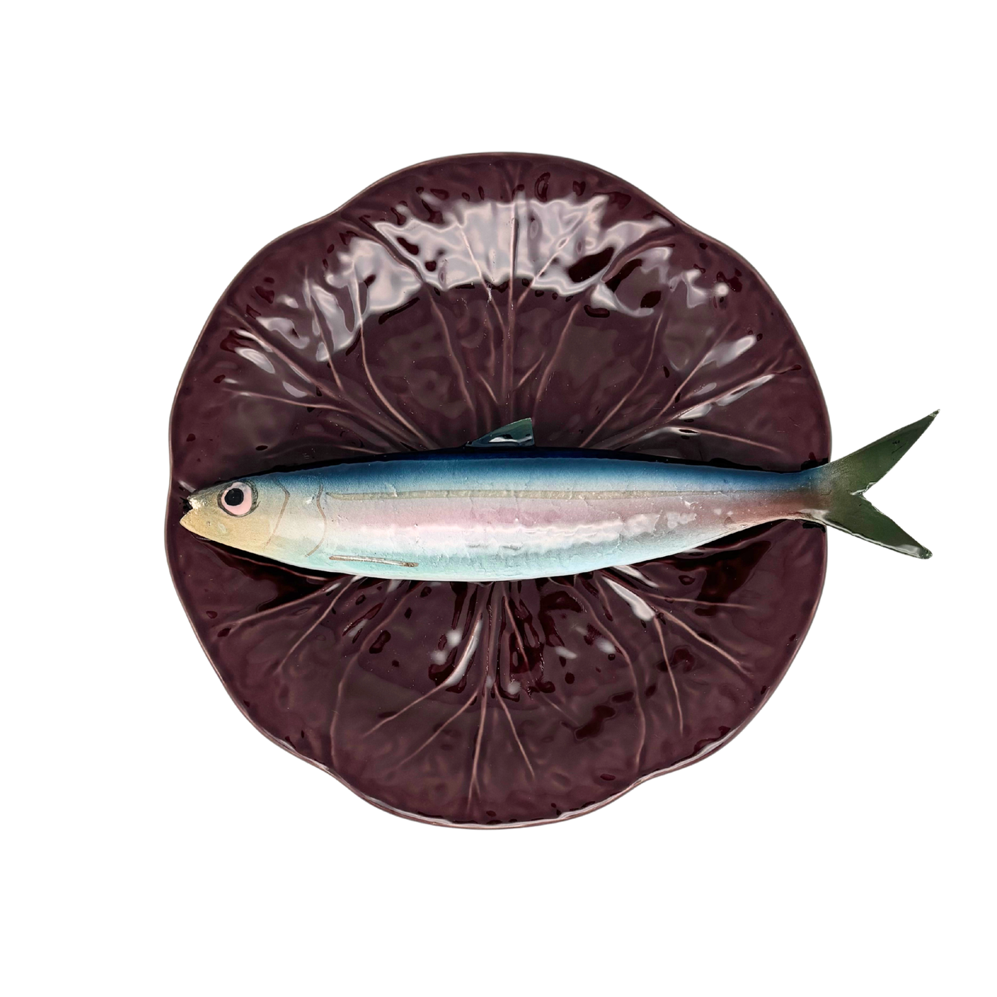 Alaccia/Haring op een aubergine bladvormig bord, 21cm