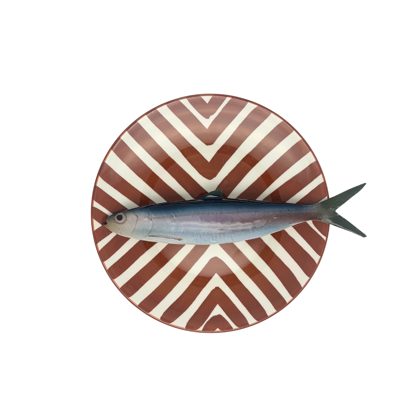 Alaccia/Haring op een roestbruin strepen bord, 22cm rond