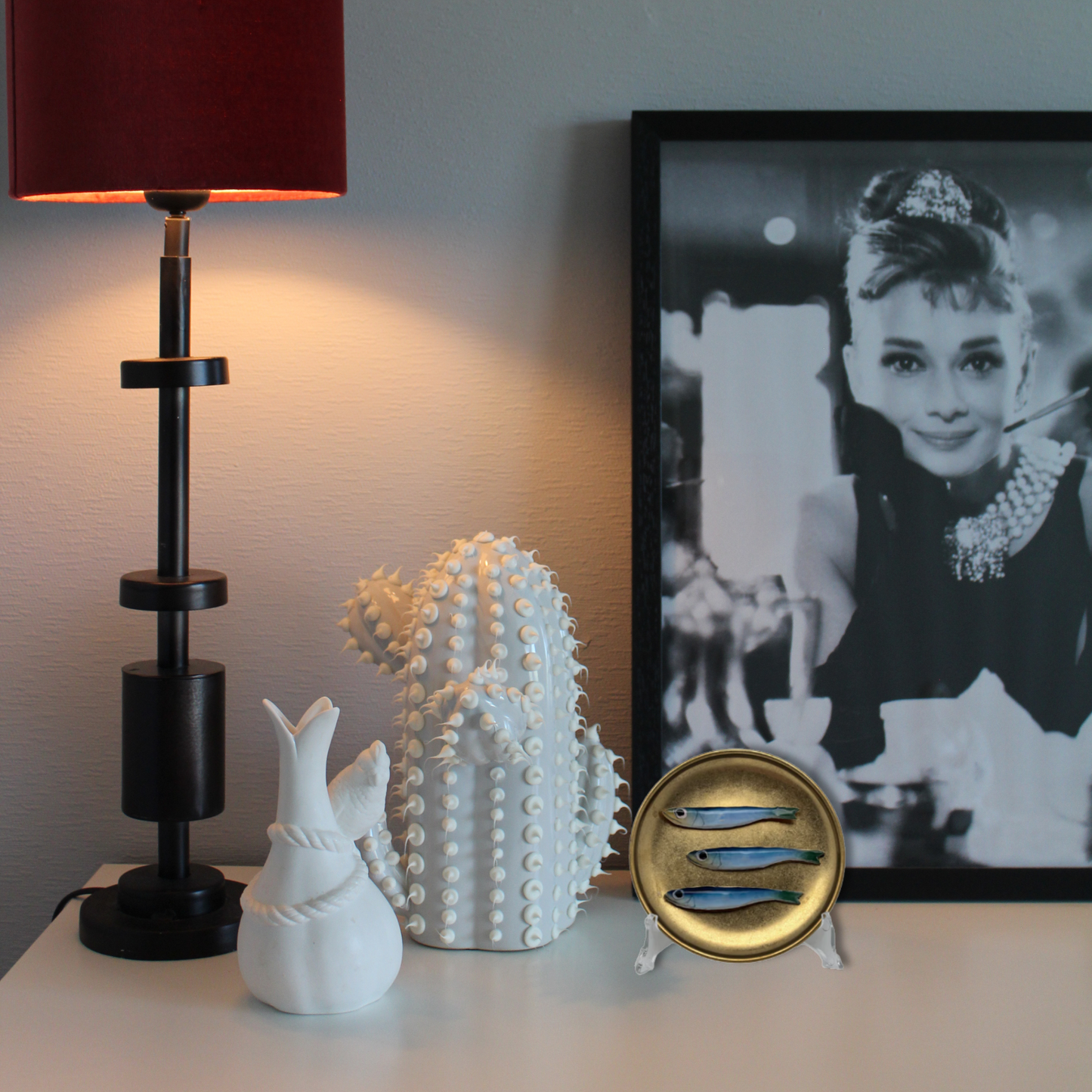 Sardines piccolo op antiek gouden bordje,  14 cm rond