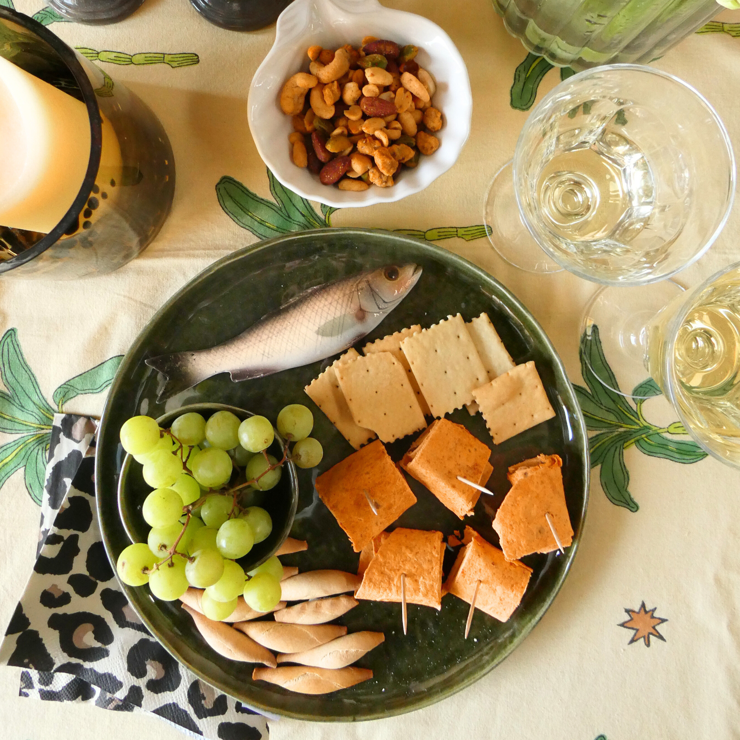 Spigola medio Borrelbord met dipschaaltje - donker groen 27cm