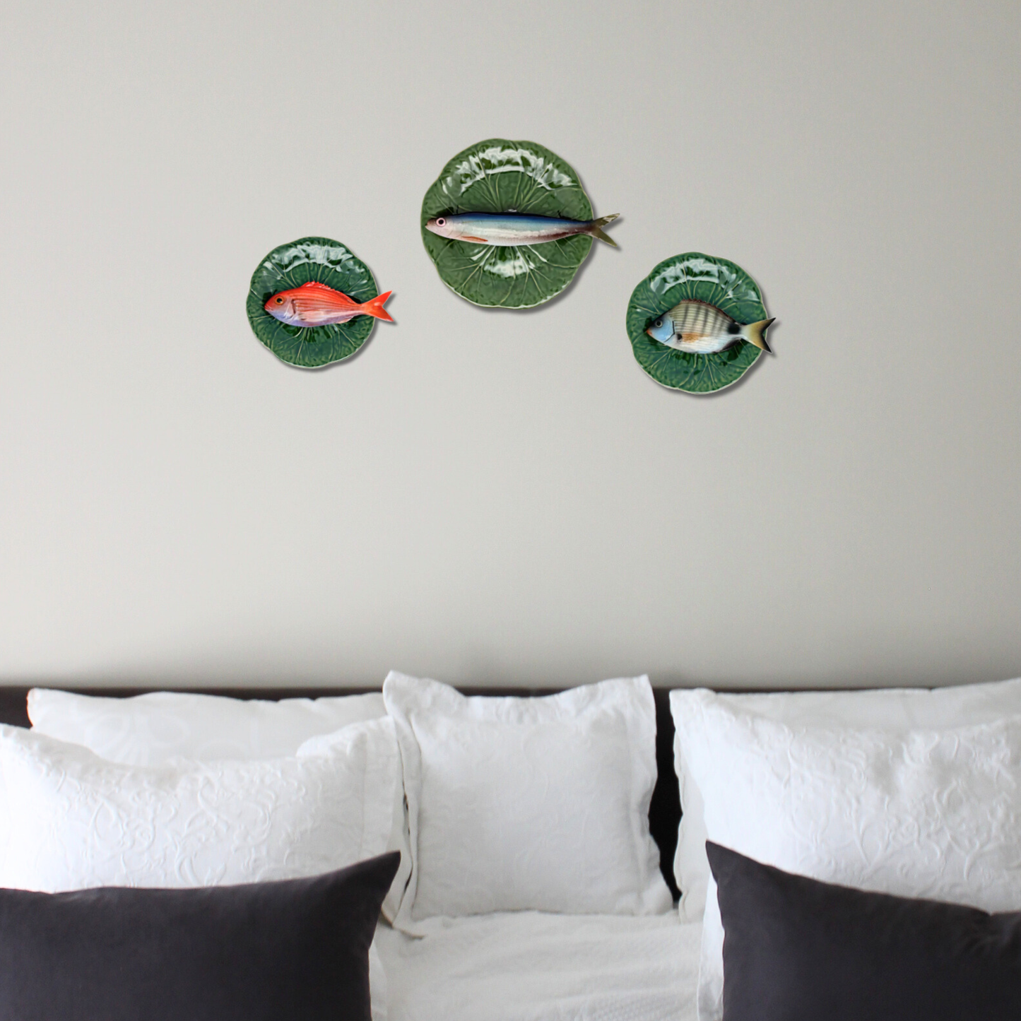 Alaccia/Haring op een groen bladvormig bord, 27 cm