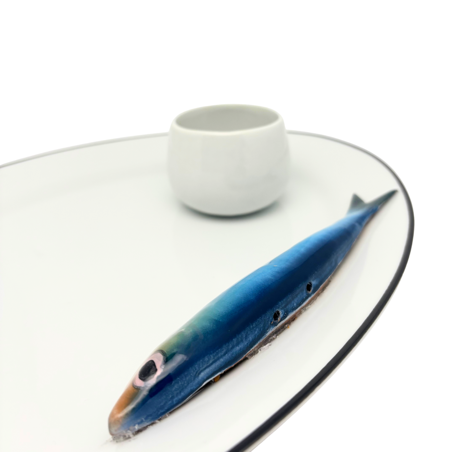 Haring/Alaccia Borrelbord met klein dipbakje - Ovaal wit serveerbord 35x24cm