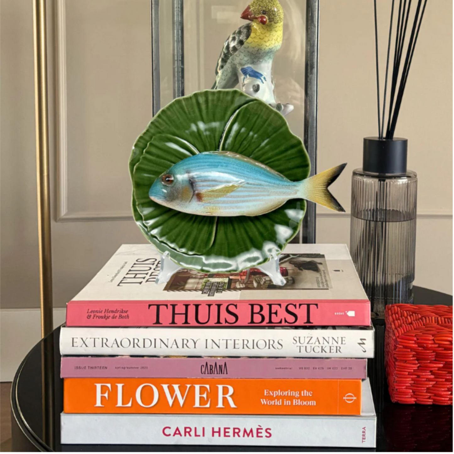 Orata medio op groen bladvormig bord, 20cm rond