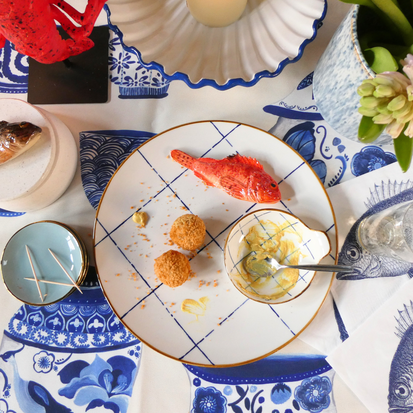 Scorfano Borrelbord met dipschaaltje - blauw-wit ruit 26cm