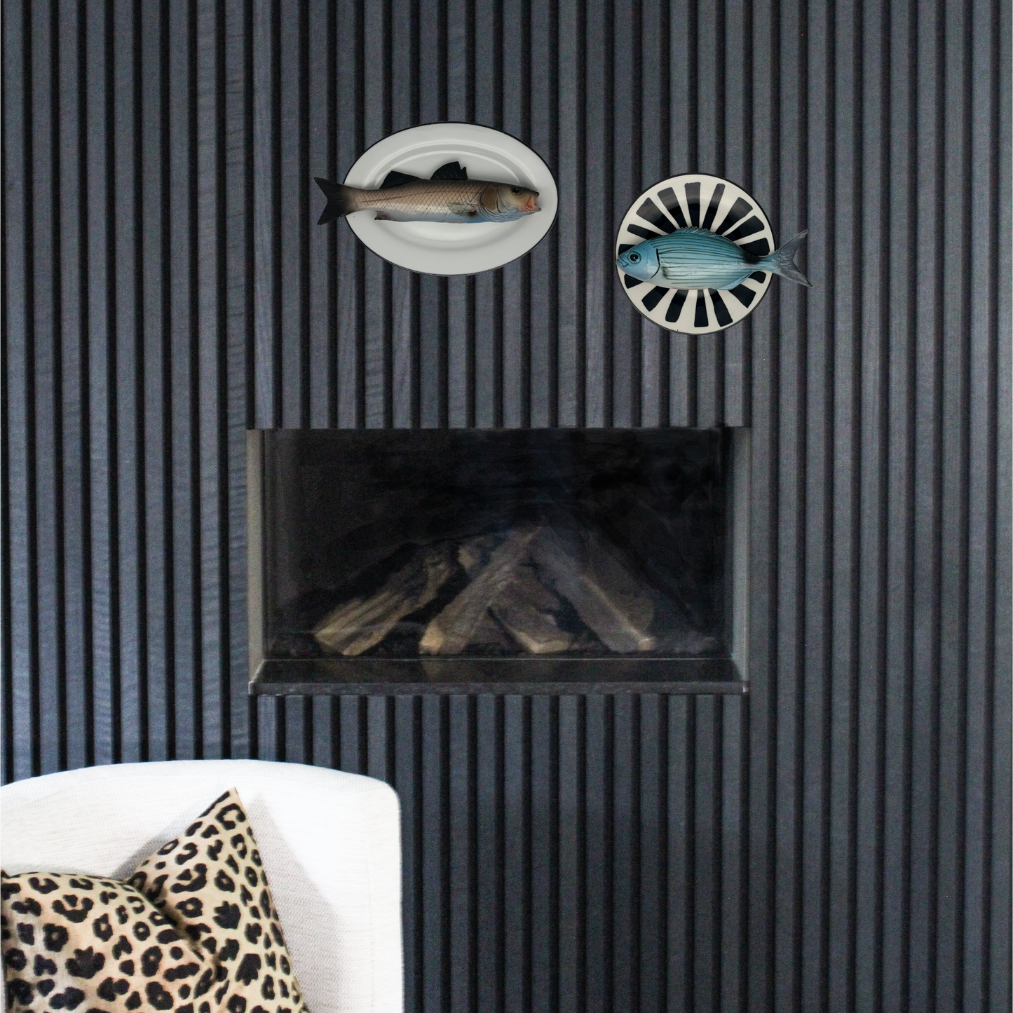 Spigola op ovaal wit bord met donker grijze rand, 25x17cm