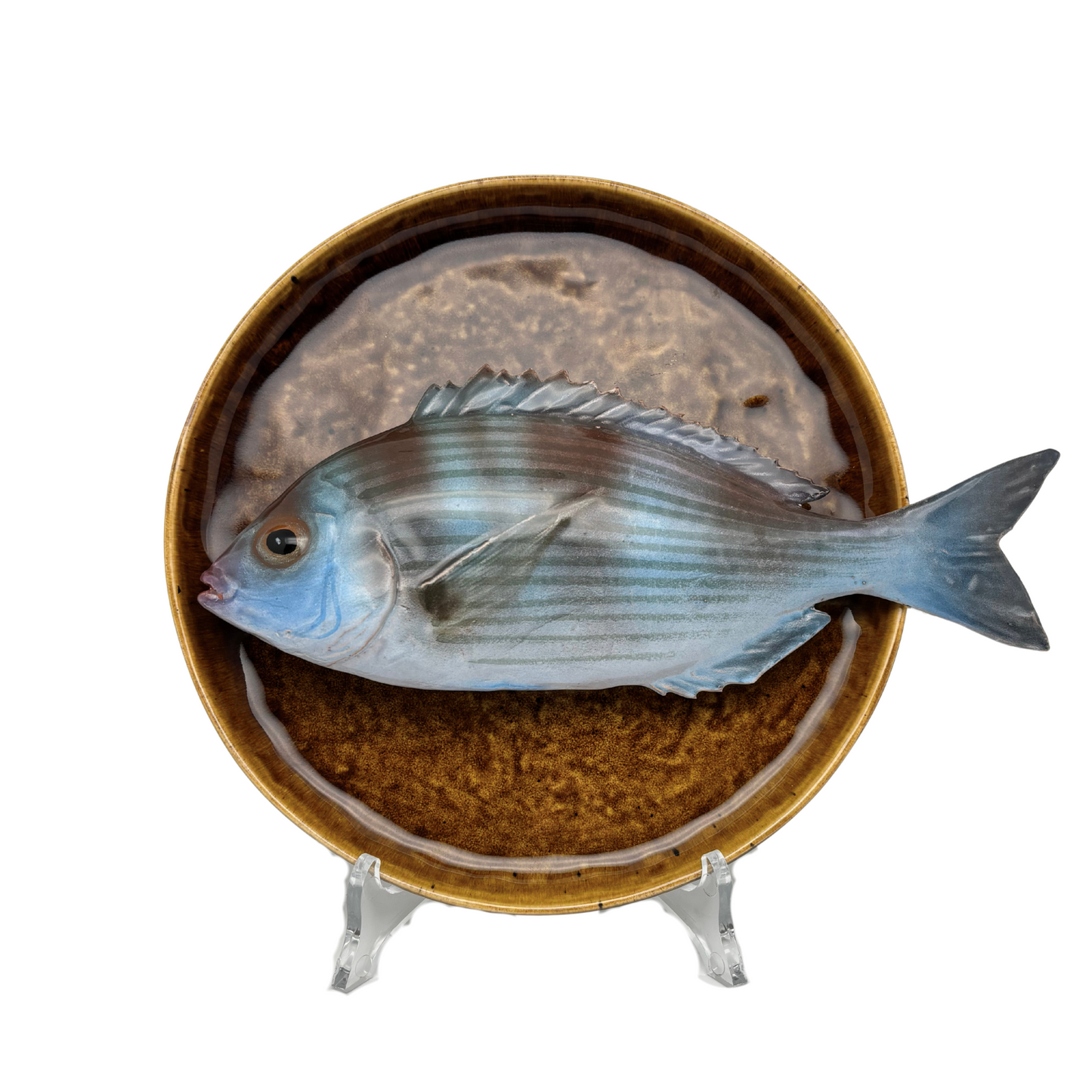 Tanuta op donker bruin bord, 22 cm rond