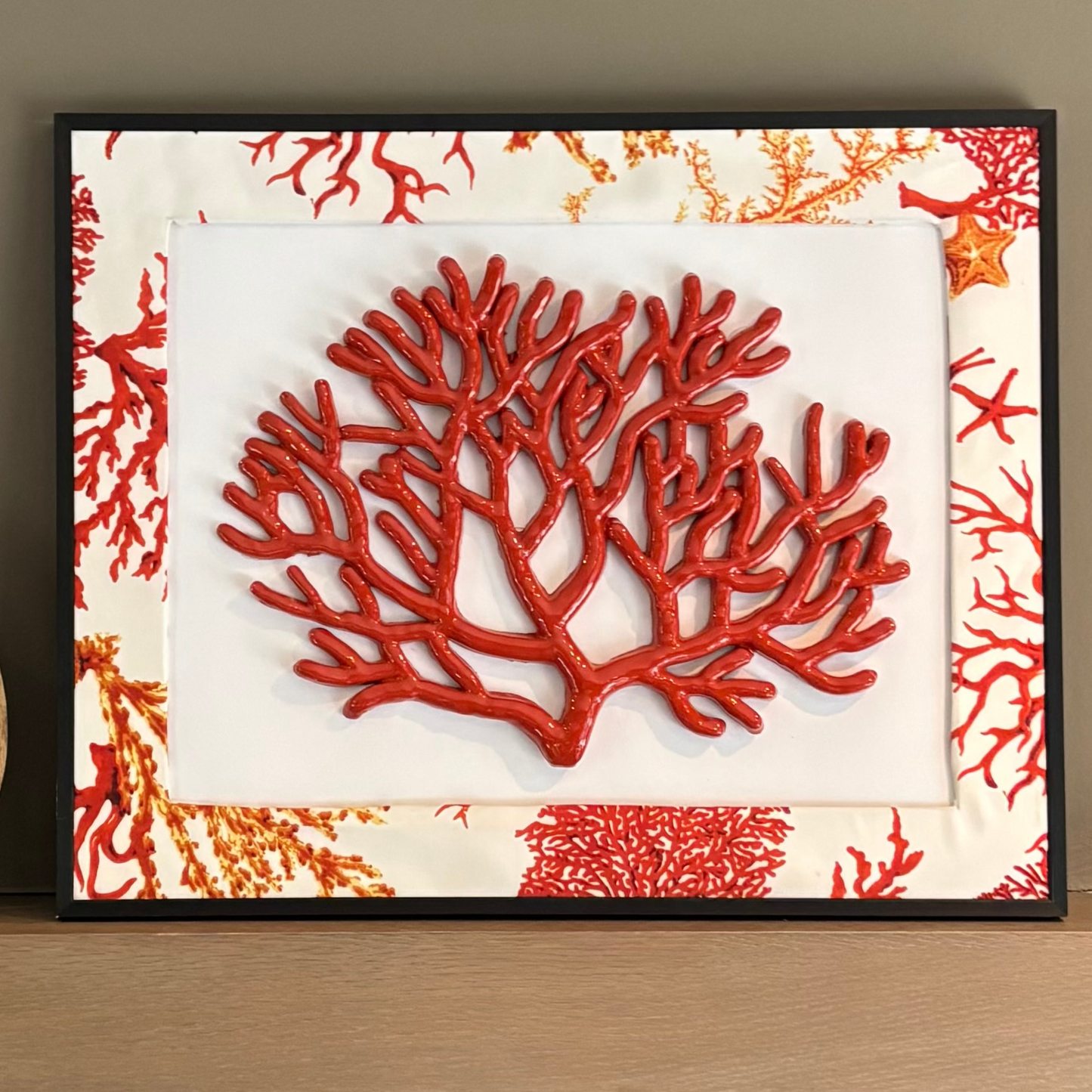 Koraal groot inlijst met passe-partout koraalprint , lijst zwart 51x41cm