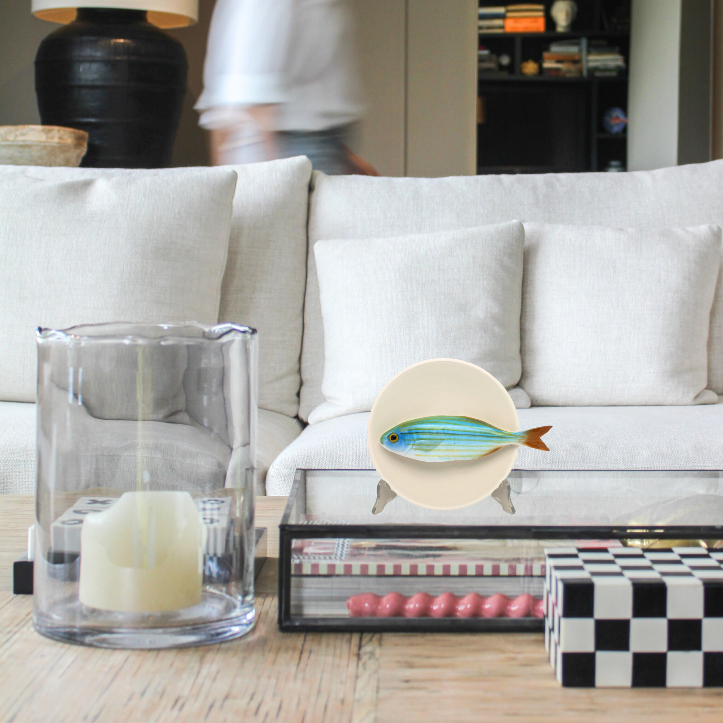 Salpa op crème/zandkleur bord met lichte rand, 15 cm