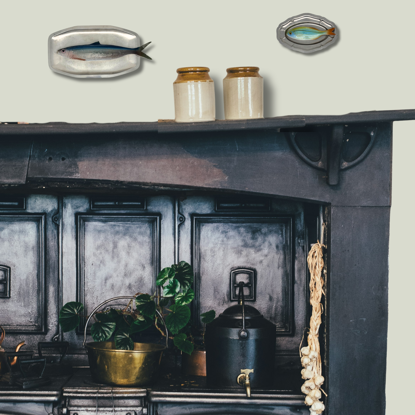 Alaccia/Haring op vintage roestvrij staal langwerpig bord, 23X13cm