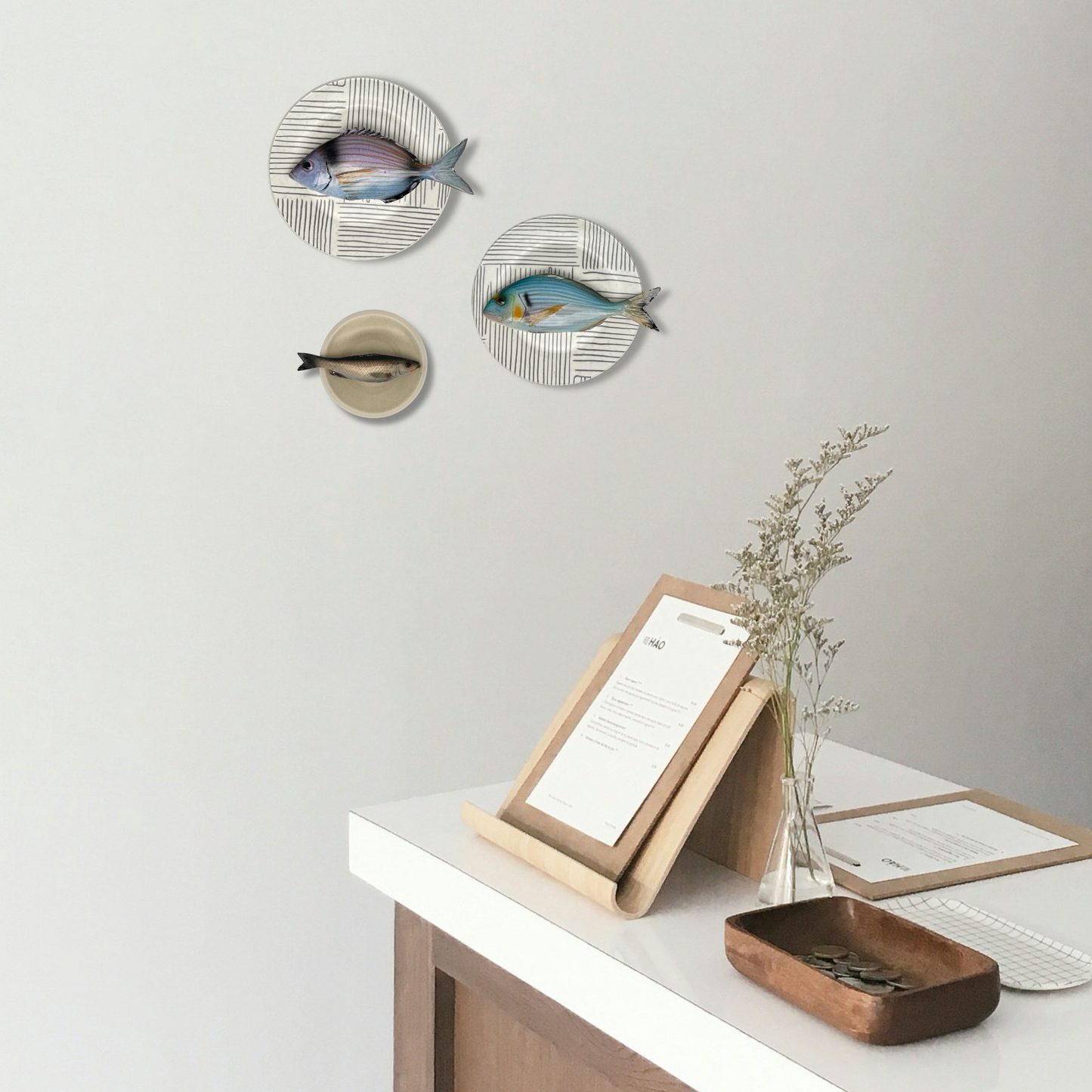 Orata op bord met grijze streep decoratie, 20 cm