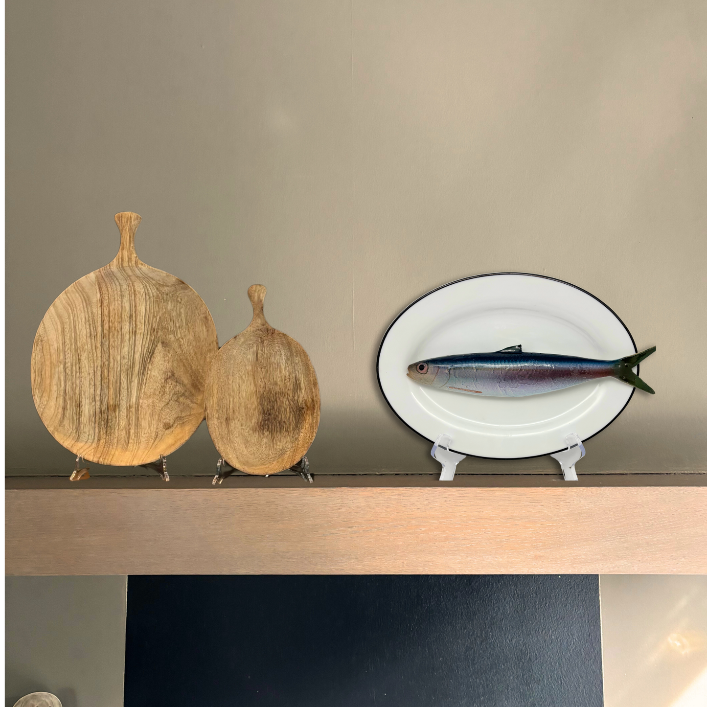 Alaccia/Haring op ovaal wit bord met donker grijze rand