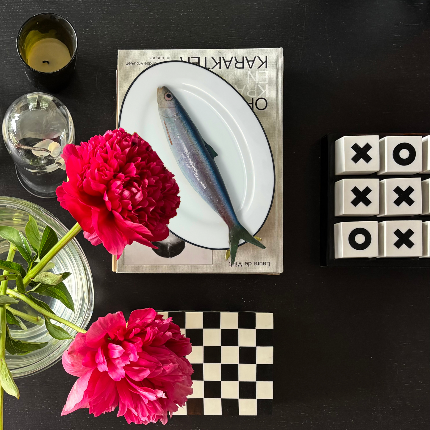 Alaccia/Haring op ovaal wit bord met donker grijze rand