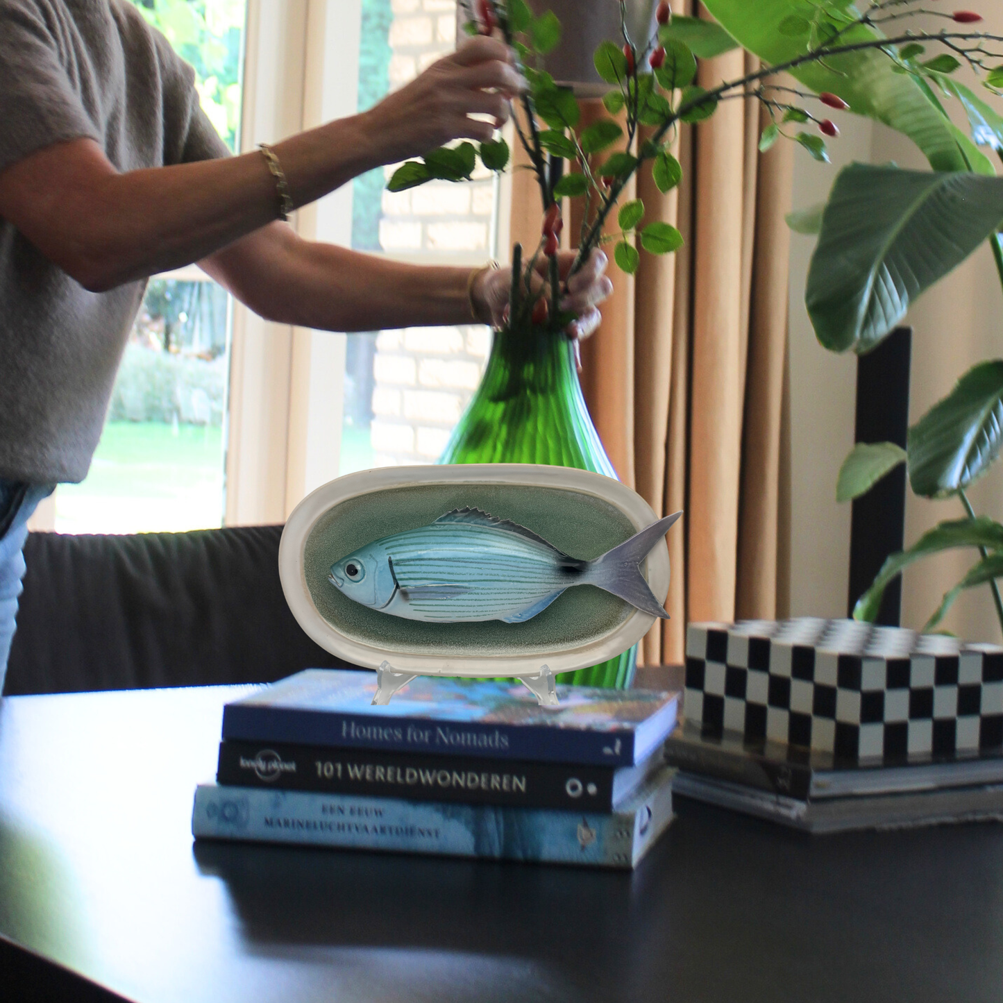 Occhiata op ovaal groen bord met lichte rand, 26x25cm