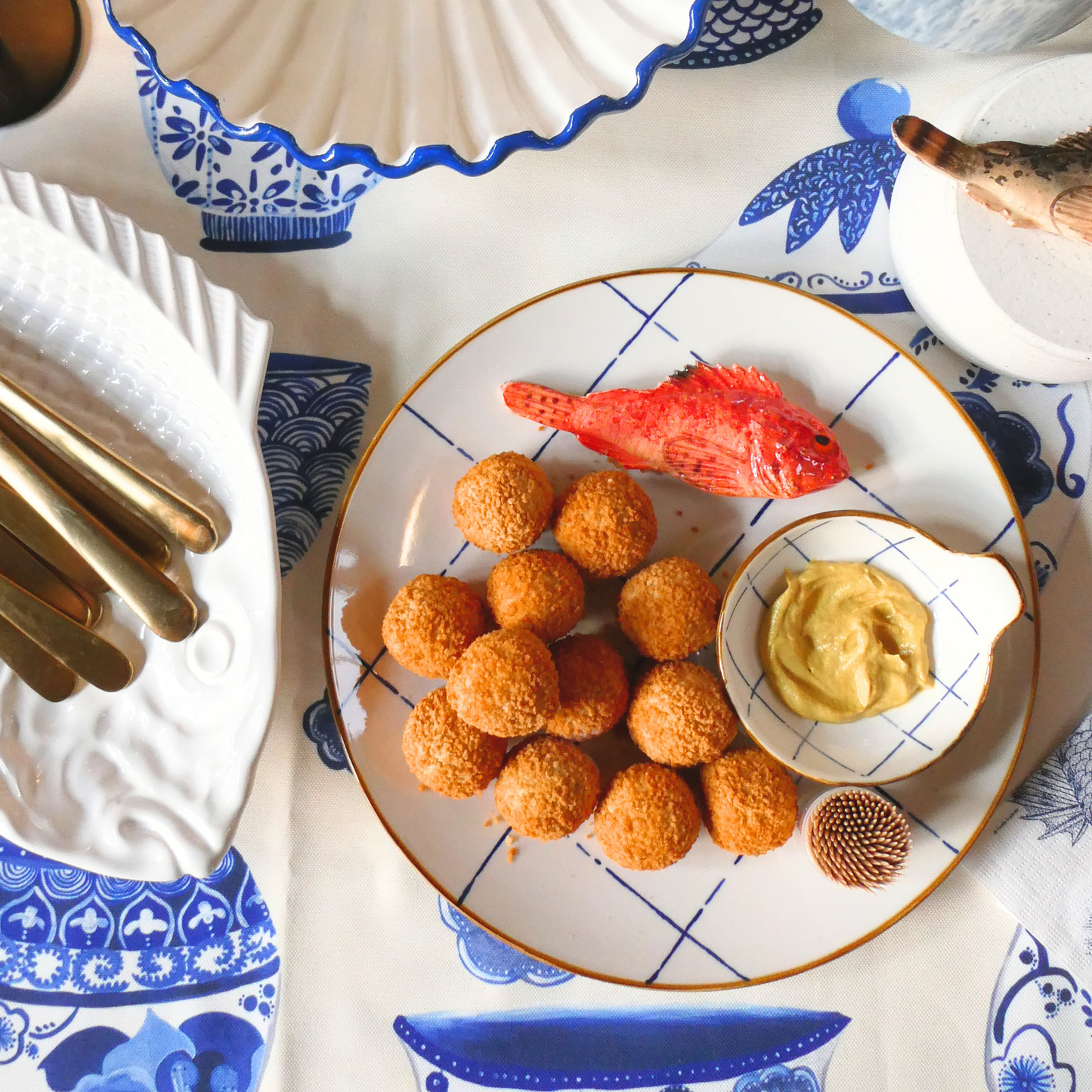 Scorfano Borrelbord met dipschaaltje - blauw-wit ruit 26cm