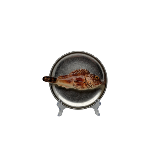Scorfano Marrone op antiek zilver bord, 13.5 cm rond
