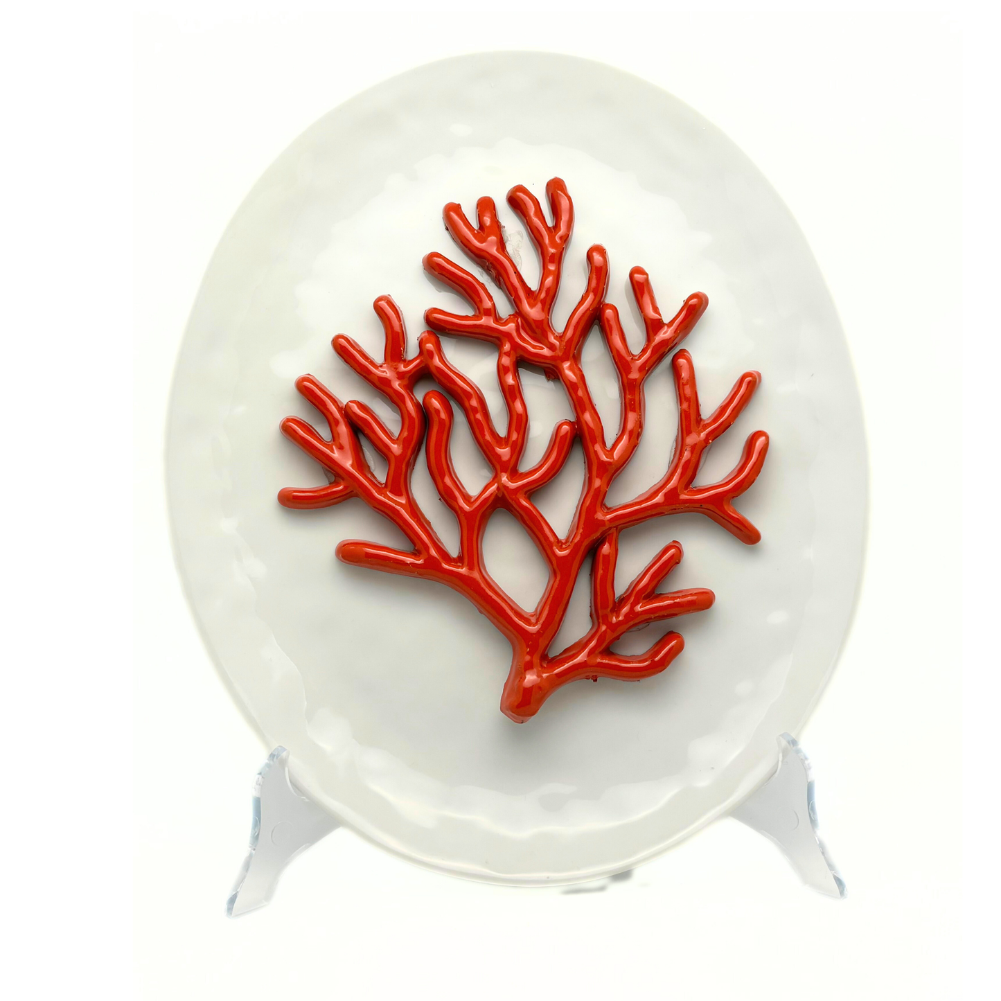 Koraal medio op ovaal wit bord, 27X19cm