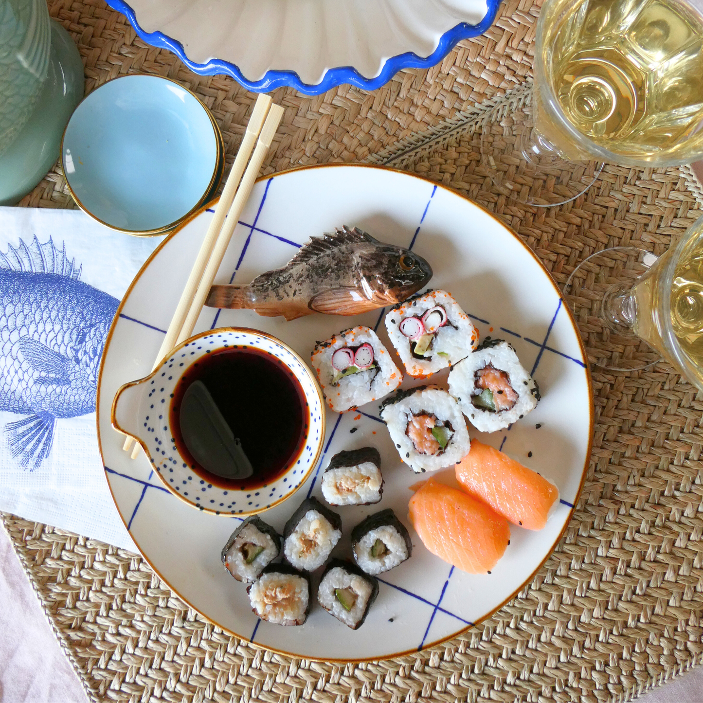 Scorfano Marrone Borrelbord met dipschaaltje - blauw-wit ruit 26cm