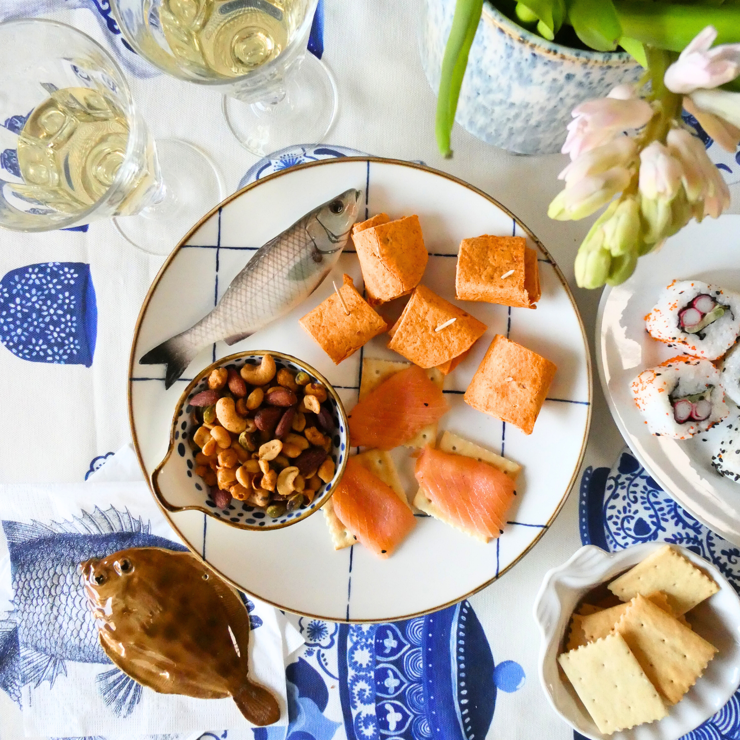 Spigola medio Borrelbord met dipschaaltje - blauw-wit ruit 26cm