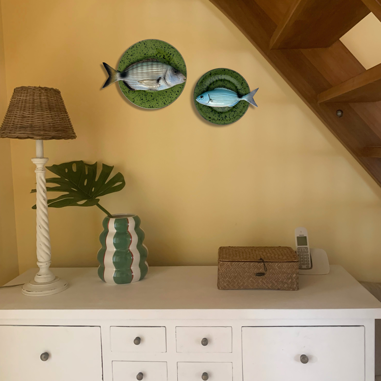 Sarago grande op groen met donker groene verfspatten bord, 27cm rond