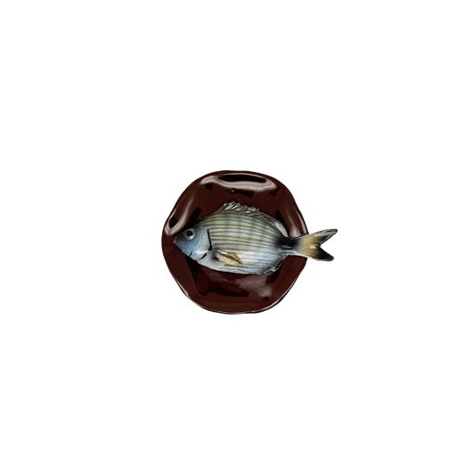 Sarago piccolo op handmade donkerbruin bordje, 11 cm